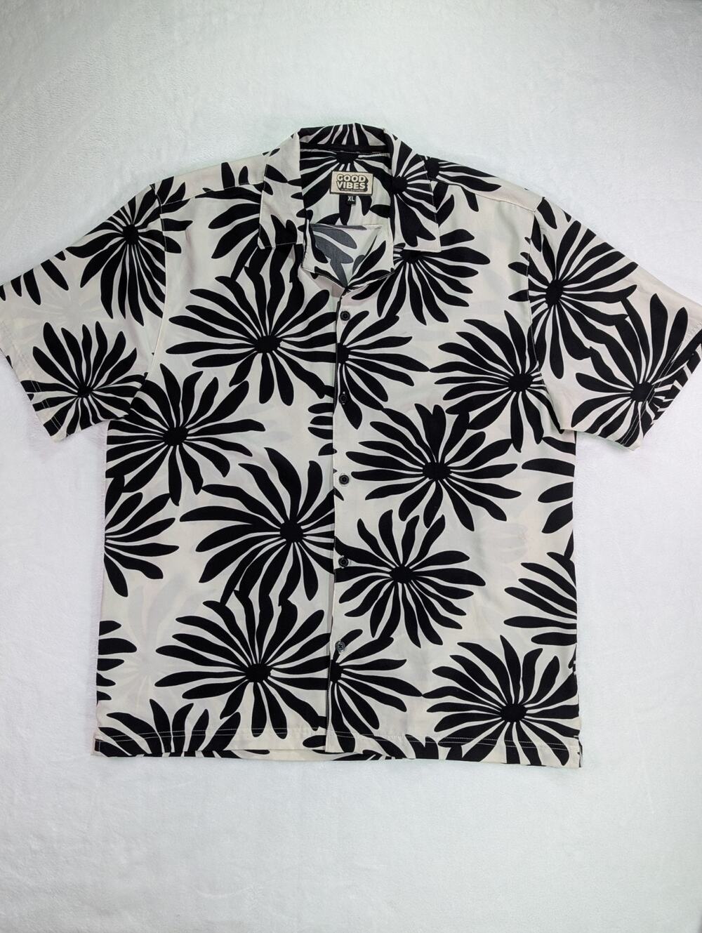 Good Vibes by Drill Mens XL Black White Floral Hawaiian Button Up Shirt